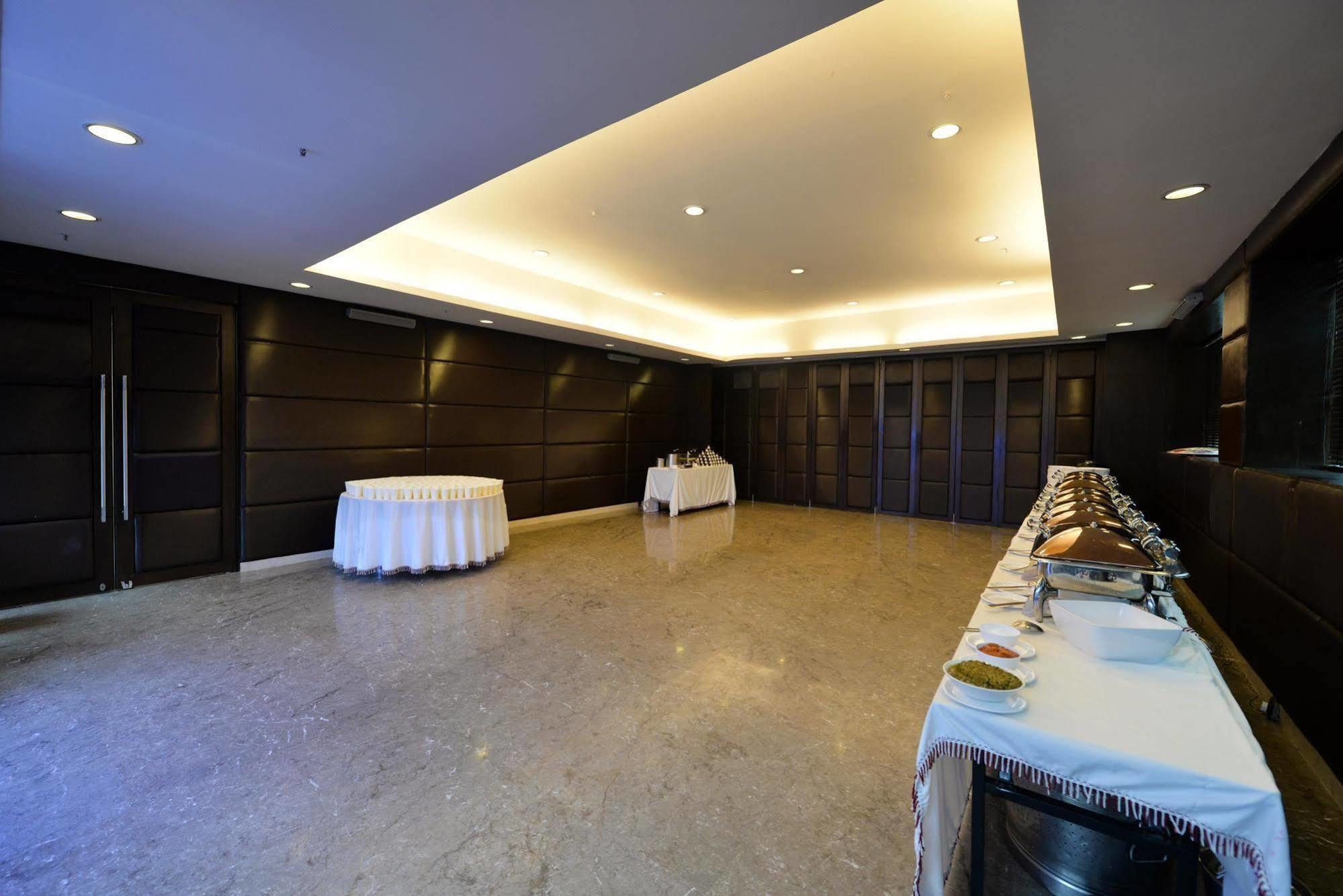 The Kay Hotel Віджаявада Екстер'єр фото